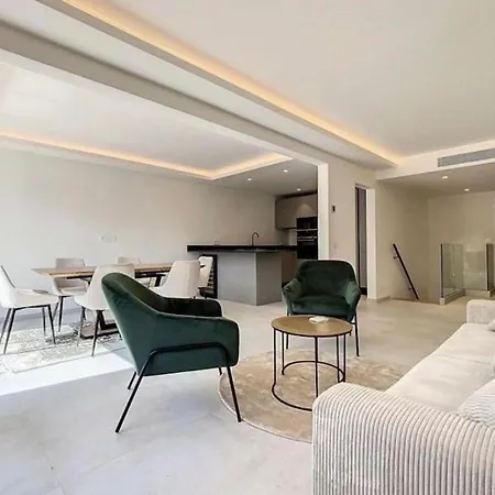 Apartmán New 3 Bedrooms + Terrass + Carpark