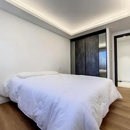 New 3 Bedrooms + Terrass + Carpark Apartment Saint-Tropez